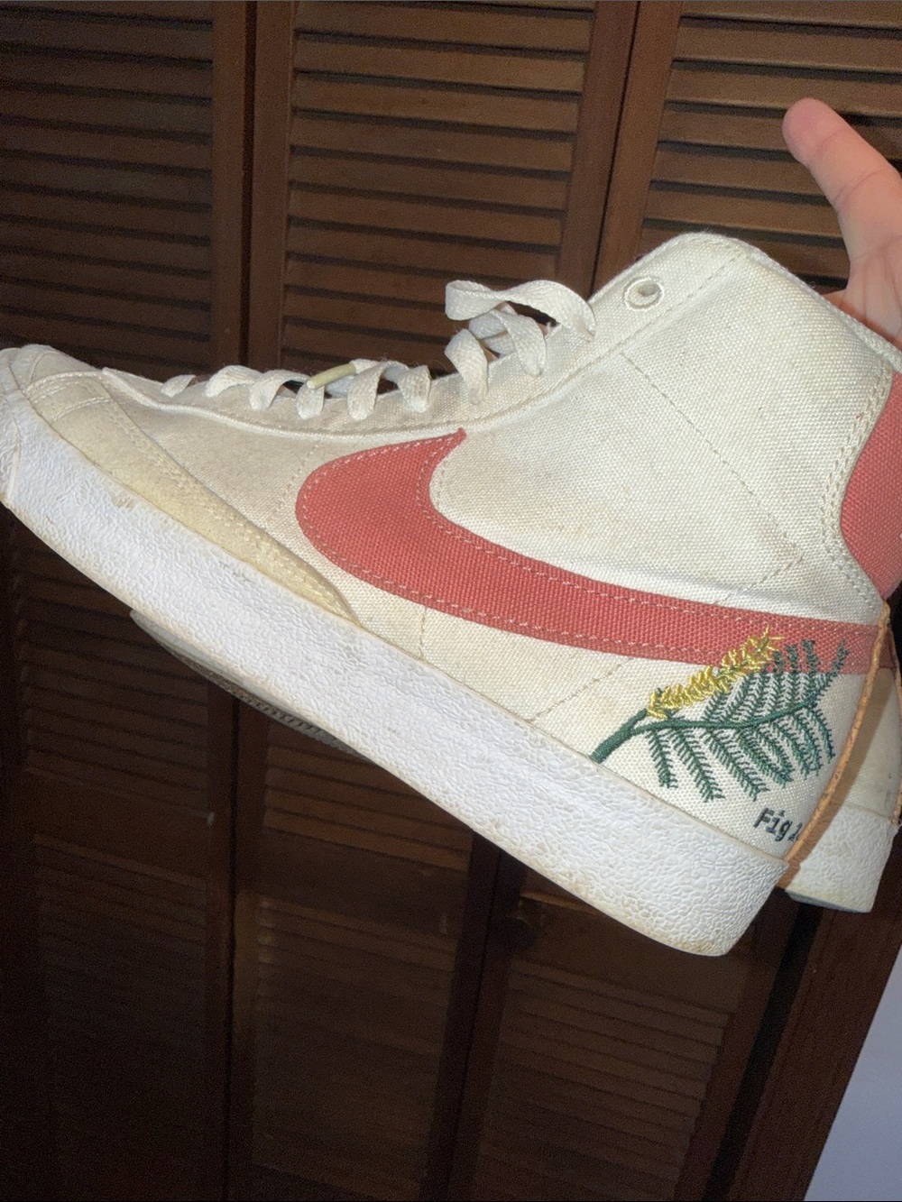 Nike Women high-Top Sneakers in Cream with Coral Swoosh Green Embroidery Blazers